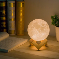 Lampa in forma de luna 3D , 3 leduri,reincarcabila,baza de lemn foto