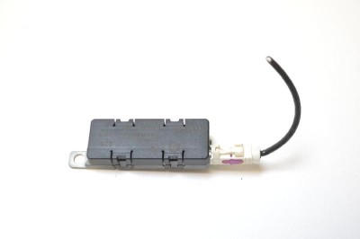 Amplificator de antena VW PASSAT CC 357 2009 OEM: 3C8035552 2585611 foto