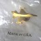 Insigna - pin Avion de lupta [2]. Aurie, Noua, in protectie