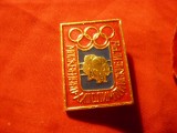 Insigna Olimpica Moscova 1980 - BOX - ,h=1,8cm , metal si email ,h=3,5cm