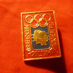 Insigna Olimpica Moscova 1980 - BOX - ,h=1,8cm , metal si email ,h=3,5cm