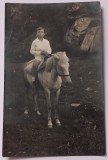 Fotografie baiat calare pe cal