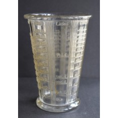 Vas din sticla cu gradatii pentru masurat cantitatile de alimente - Romania perioada comunista cca.1960