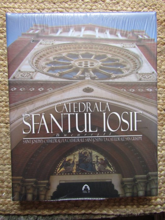 Catedrala Sf&acirc;ntul Iosif București (Editura Arhiepiscopiei Romano-Catolice, 2009) IN TIPLA