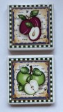 Lot 2 magneți frigider, ceramică, model fructe