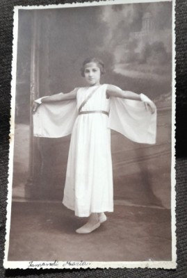 Fotografie tip carte postala, eleva Iamandi Maria clasa IV-a, 1933-1934 foto