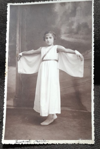 Fotografie tip carte postala, eleva Iamandi Maria clasa IV-a, 1933-1934