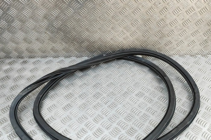 Garnitura ușă dreapta față AUDI Q7 4M 2016 OEM: 4M0831721D | 32061366