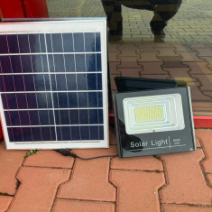 Aproape nou: Reflector LED 50W PNI GreenHouse WS60 cu panou solar, acumulator si se