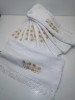 Set 10 Prosoape Bumbac 100%, 45x90 cm, 400g/mp, Albe cu Dantela Aurie, Absorbante, Model Deosebit