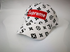 Sapca Louis Vuitton Supreme foto