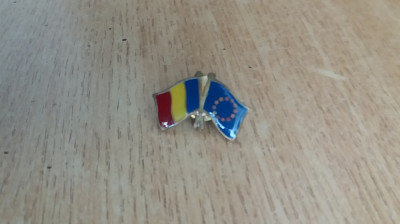 CM3 N3 35 - insigna - steag - Romania - UE foto