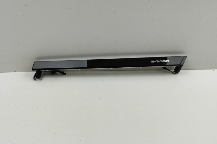 nerasta AUDI Q8 E-TRON Sportback 2023 OEM: 4KR857186A 30491669