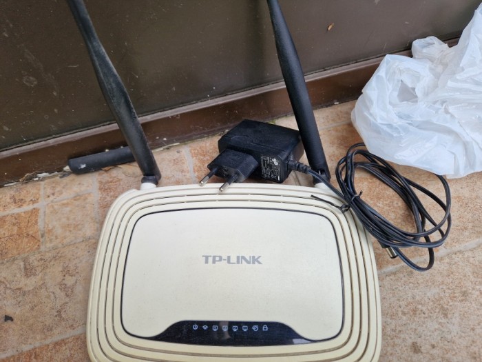 Router TP-Link WR841N