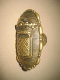 B133-I-Maner usa Franta secol 17 bronz masiv heraldica in relief. Stare foarte buna. Marimi: 8/ 4.5, adancime 5.5 cm.