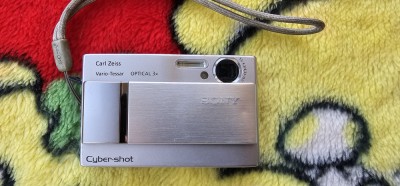 CAMERA DIGITALA Sony Cyber-shot DSC-T10 ,CITITI DESCRIEREA VA ROG FRUMOS . foto