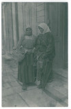 101 - ETHNIC women, Romania - old postcard - unused