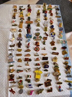 Insigne 140 bucati foto