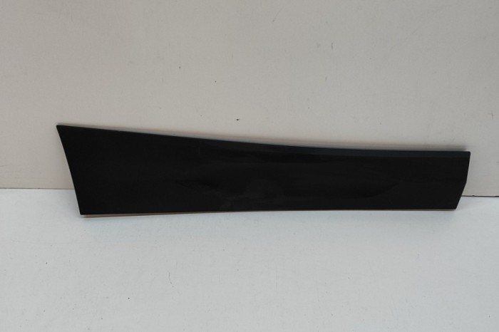 Bandou inferior ușă dreapta față BMW X2 F39 2023 OEM: 7420516 30744401