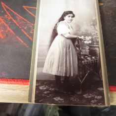 an 1907 foto pe carton dim 14x8cm fetita la 11 ani f1