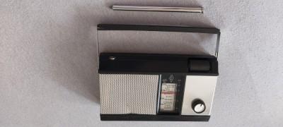 RADIO ALFA 8 TRANZISTOARE, FABRICAT DE ELECTRONICA , FUNCTIONEAZA . foto