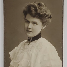 FOTOGRAFIE C.D.V. , STUDIO W. HOFFERT , HANOVRA , TANARA CU BLUZA ALBA , CCA. 1900