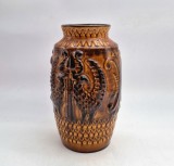 vaza din ceramica glazurata cu model in relief Pauni anii 1960s Germania BAY Keramik design Bruno Mans inspiratie etnografica MCM retro 960 - 25