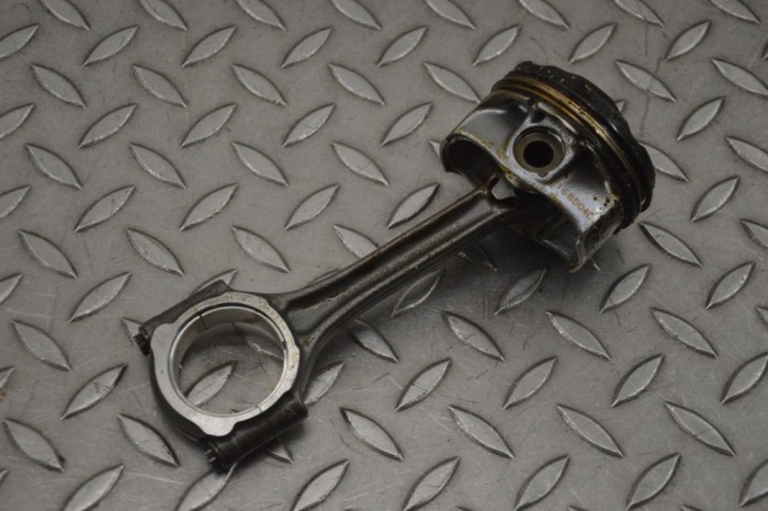 Piston PEUGEOT 208 II UB_, UP_, UW_, UJ_ 2022 OEM: 9807260380 21465599