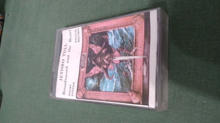 CASETA AUDIO JETHRO TULL -BROADSWORD AND THE BEAST DE TARABA FOARTE RARA !!!