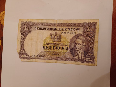 Pound 1956 Noua Zeelanda; semn. Fleming; ruptura stanga jos; capitan Cook; RARA foto