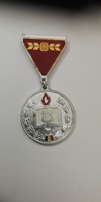 QW9 J 93 - Insigna - tematica comunism - Cintarea Romaniei locul 2 - 1981 - 1983