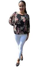 Bluza vaporoasa Melinda, cu imprimeu mini-rose, pe fond negru foto