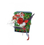 Mini aranjament floral in cutie cu licheni si flori criogenate (Rosu)