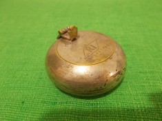 SCRUMIERA veche cu emblema tigarilor R1 , lucrata din alama argintata