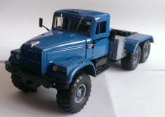 Macheta KrAZ 255 V1 camion cap tractor - MCW 1/43 foto