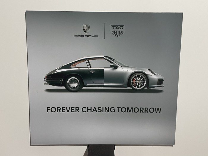 Imprimare afiș publicitar exclusiv PORSCHE pe dibond UV din aluminiu de &icirc;naltă calitate