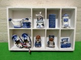 Superb dulapior / raft cu 10 MINIATURI de COLECTIE lucrate din PORTELAN olandez