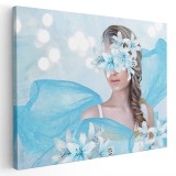 Tablou femeie cu crini albastri pe ochi flori, alb albastru 1356 Tablou canvas pe panza CU RAMA 50x70 cm
