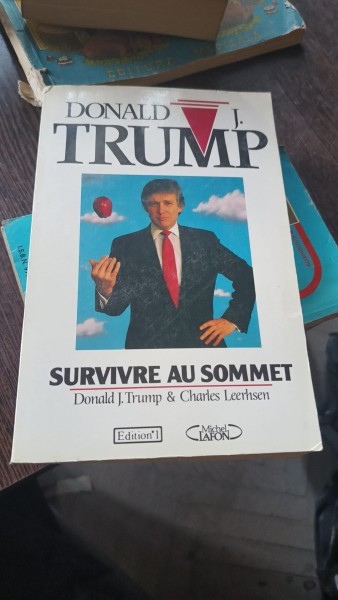 SURVIVRE AU SOMMET - DONALD TRUMP J (CARTE IN LIMBA FRANCEZA)