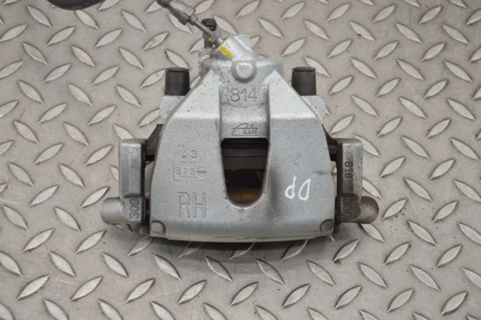 Etrier de fr&acirc;nă dreapta față FORD ECOSPORT 2022 OEM: Off-road | 17178946