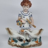 Bibelou portelan romanesc vechi, vintage - Fata cu gaste