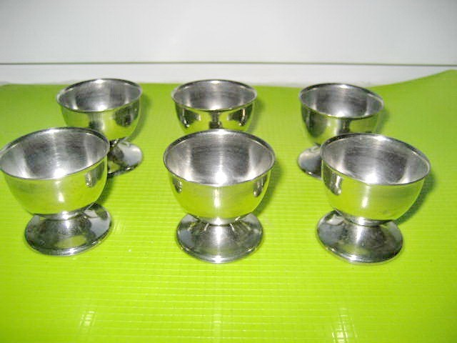A61-Set 6 paharele mici oua inox noi stare buna.