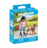 Set figurine Playmobil - Figurina patinatoare cu animalut de colectie caine Retriever