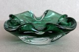 Scrumiera din cristal masiv verde-smarald de Murano, design organic floral cu efect degrade, vintage autentica anii 60