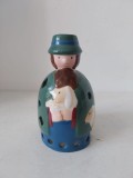 Figurina ceramica suport de lumanare, in forma de cioban cu oi, 15.5cm inaltime