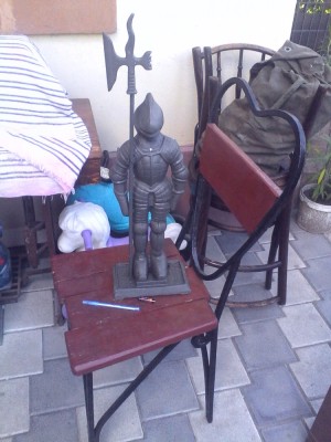 Frumos ornament pentru semineu soba soldat in armura medievala foto