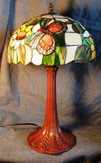 Lampa cu vitralii stil Art Nouveau foto