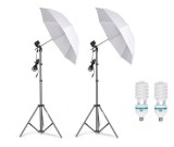 Cumpara ieftin Kit de 2 umbrele albe, 2 trepiezi reglabili 200 cm, 2 becuri 150W