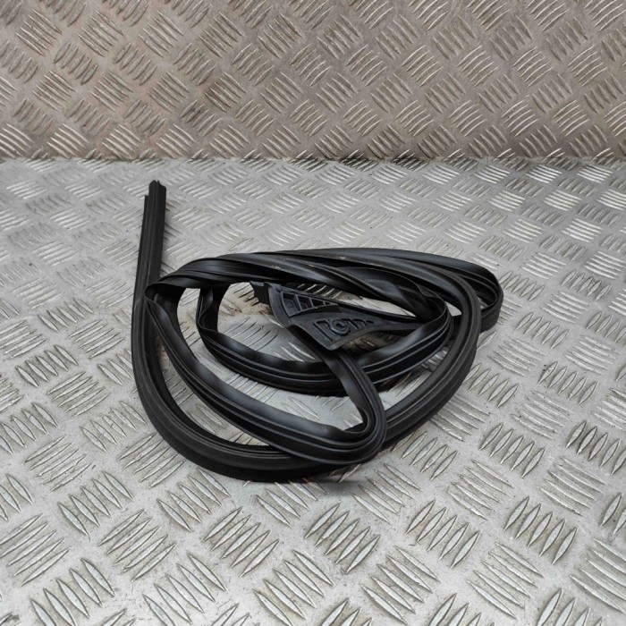 Garnitura ușă dreapta față TESLA MODEL Y 2023 OEM: 1497678-00-B