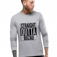 Bluza barbati gri cu text negru - Straight Outta Buzau - L